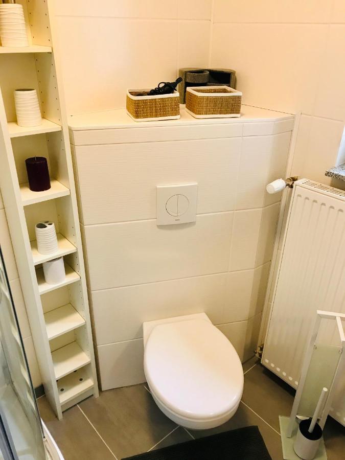 Top Renoviertes Apartement In Bester Lage Von Homburg- 5 Fussminuten Zur Uniklinik Homburg  Exteriér fotografie